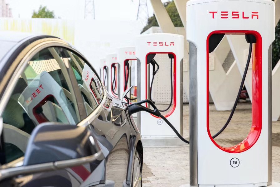 Tesla Model 3 charging at V3 Supercharger in Jinqiao, Shanghai