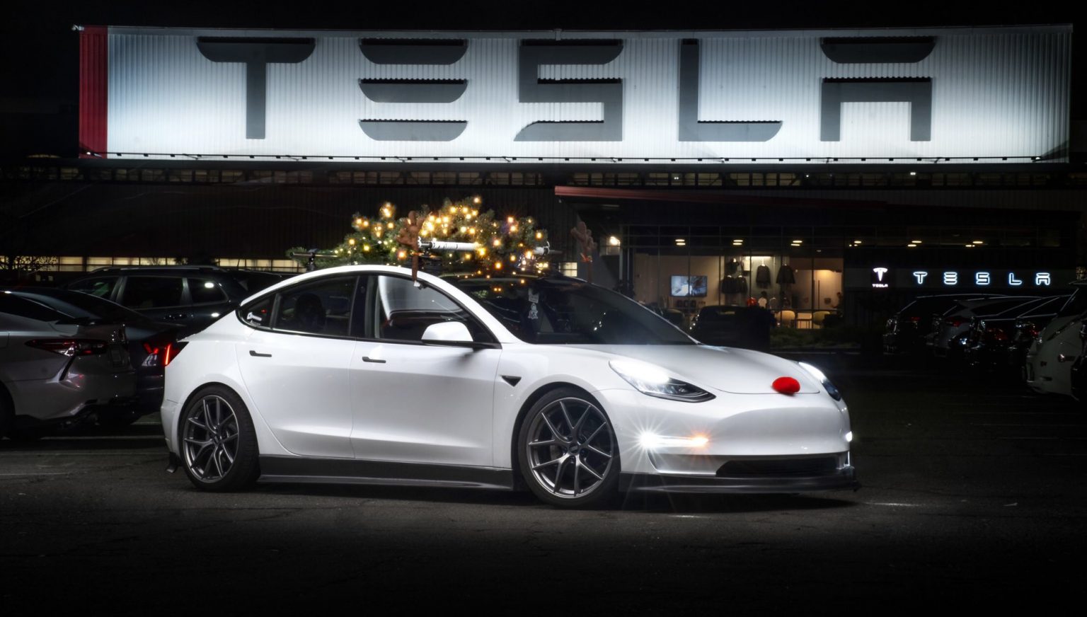 Tesla rolls out Holiday Update Inner City FSD visuals, Camp Mode, new