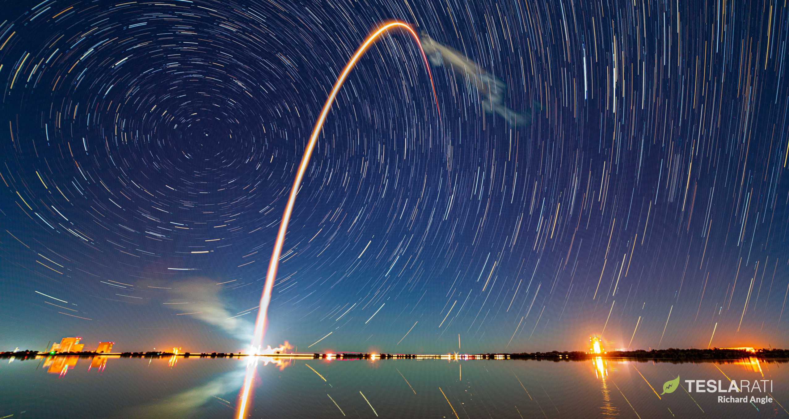 Starlink-2 Falcon 9 B1049 010620 (SpaceX) launch streak 1 startrail crop (c)