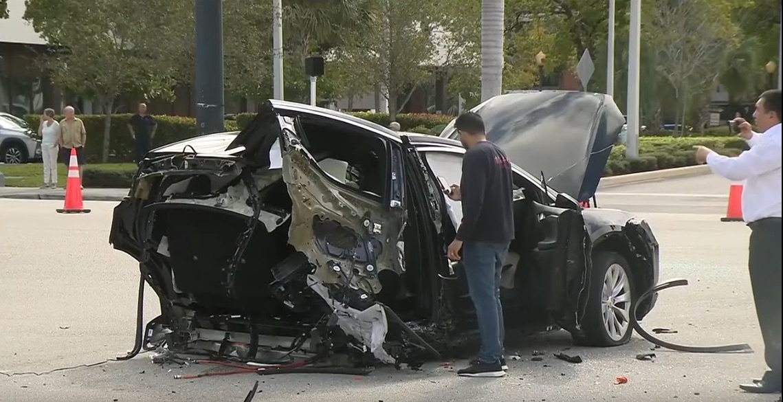 Tesla Model X sheers in half after high speed crash (WPLG Local 10 | YouTube)