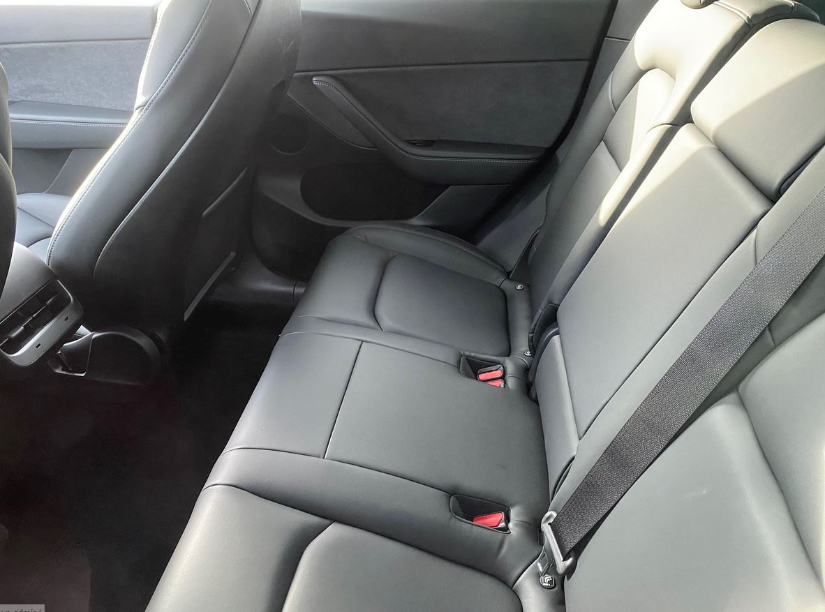 Tesla Model Y USB-C - TESLARATI