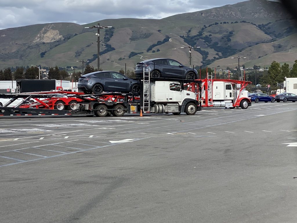 Tesla Model Y are starting to show up en masse at the Fremont factory,  ready for car carriers