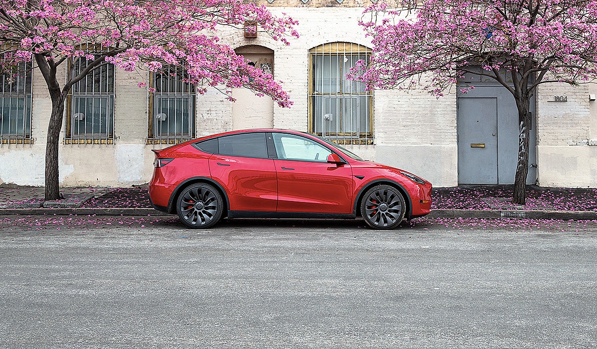 Tesla-Kunde meldet Auslieferung des Model Y Performance red MIC in Deutschland