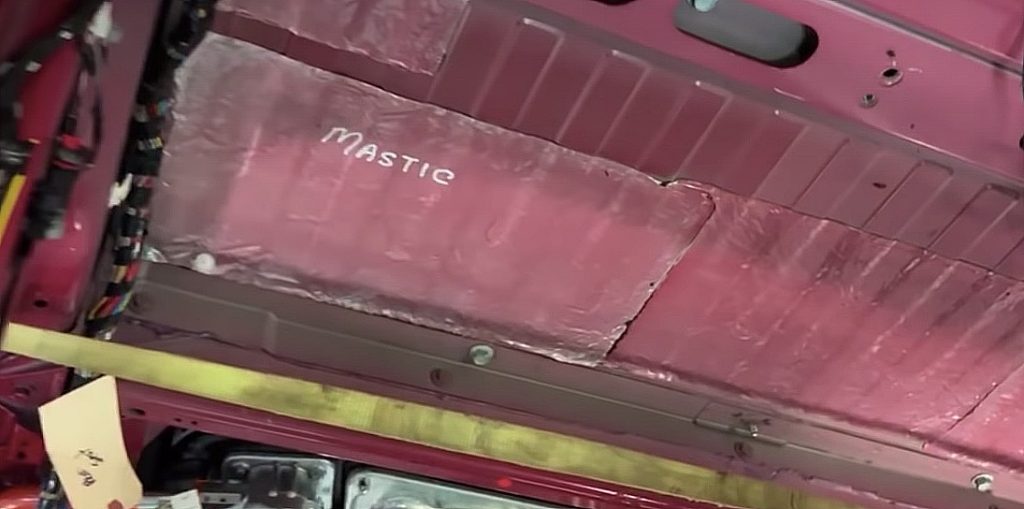 Tesla model online y soundproofing