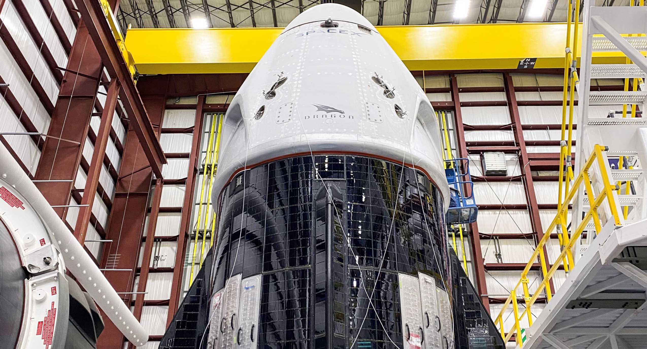 https://www.teslarati.com/wp-content/uploads/2020/05/Demo-2-Crew-Dragon-C206-trunk-39A-052020-SpaceX-1-crop-c.jpg