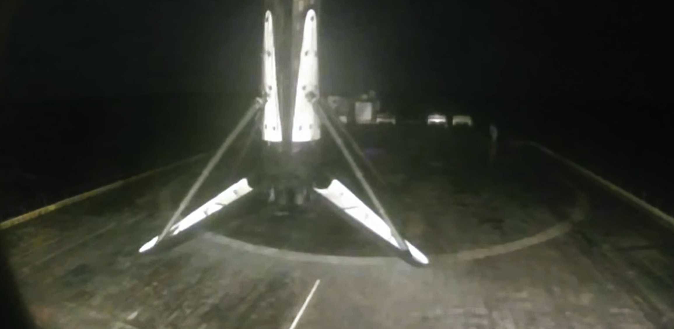 Starlink-8 Falcon 9 B1049 LC-40 060320 webcast (SpaceX) JRTI landing 4 crop (c)
