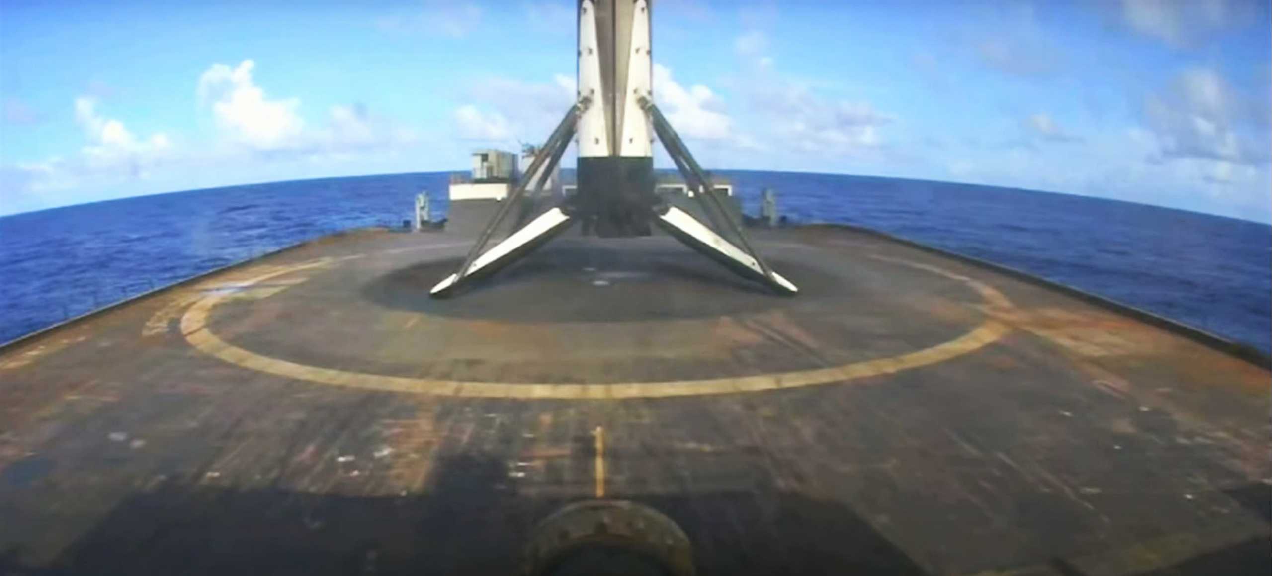 ANASIS II Falcon 9 B1058 LC-40 072020 (SpaceX) JRTI landing 3 (c)