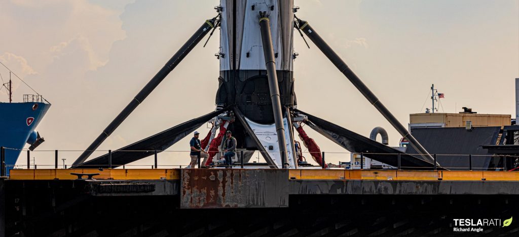 SpaceX Falcon 9 landing leg accidentally dropped during retraction attempt - Teslarati