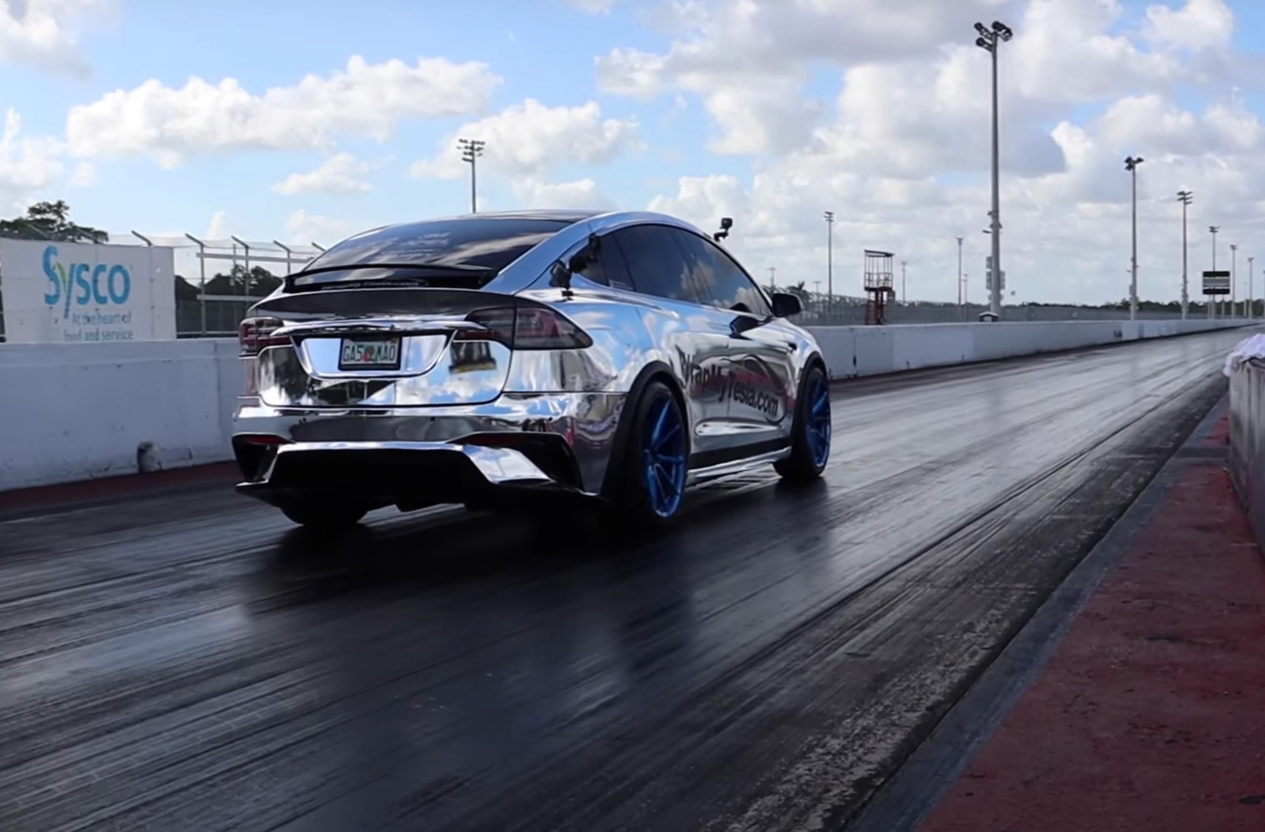 Tesla Model X sets 1/4 mile record (Credit: Drag Times via YouTube)