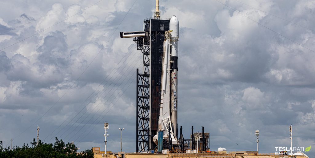 SpaceX menyiapkan booster Falcon 9 keempat untuk peluncuran dan pendaratan kesepuluh [webcast]