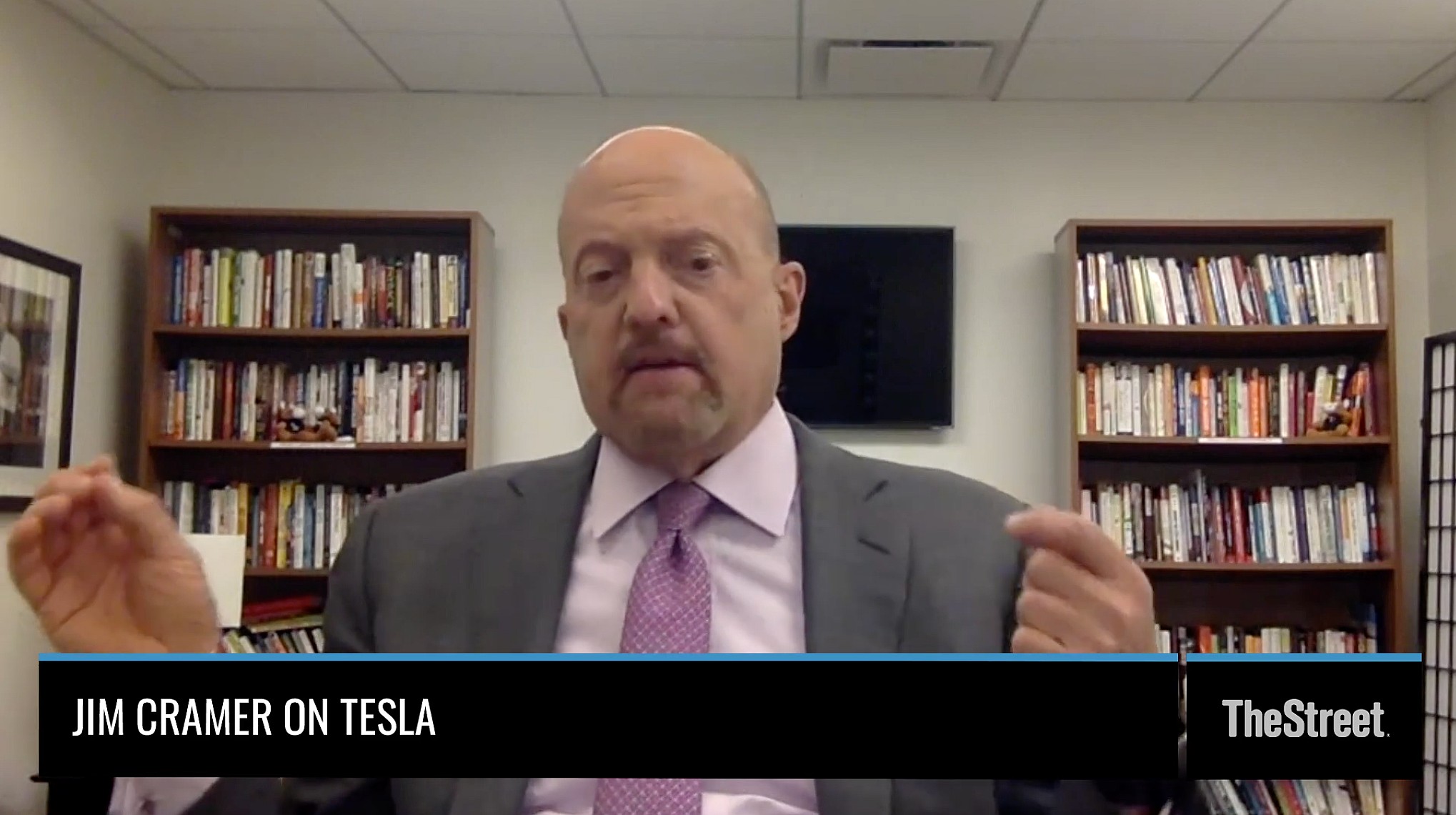 https://www.teslarati.com/wp-content/uploads/2020/09/tesla-jim-cramer-something-big-battery-day.jpg