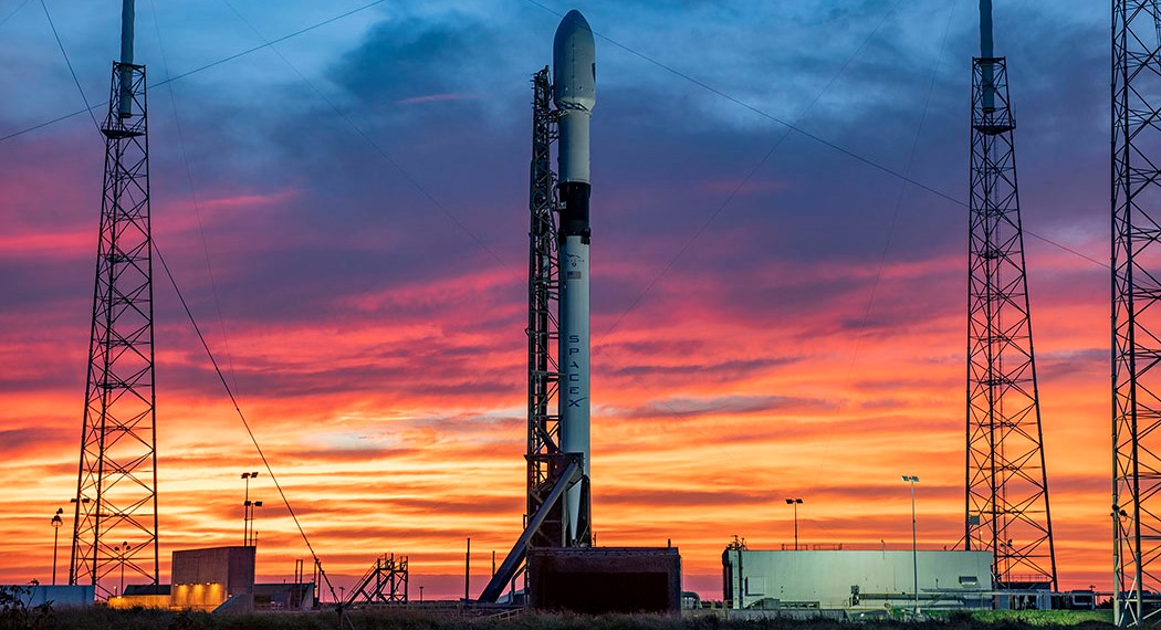 SpaceX planea dos lanzamientos y aterrizajes de cohetes Falcon 9 en once horas