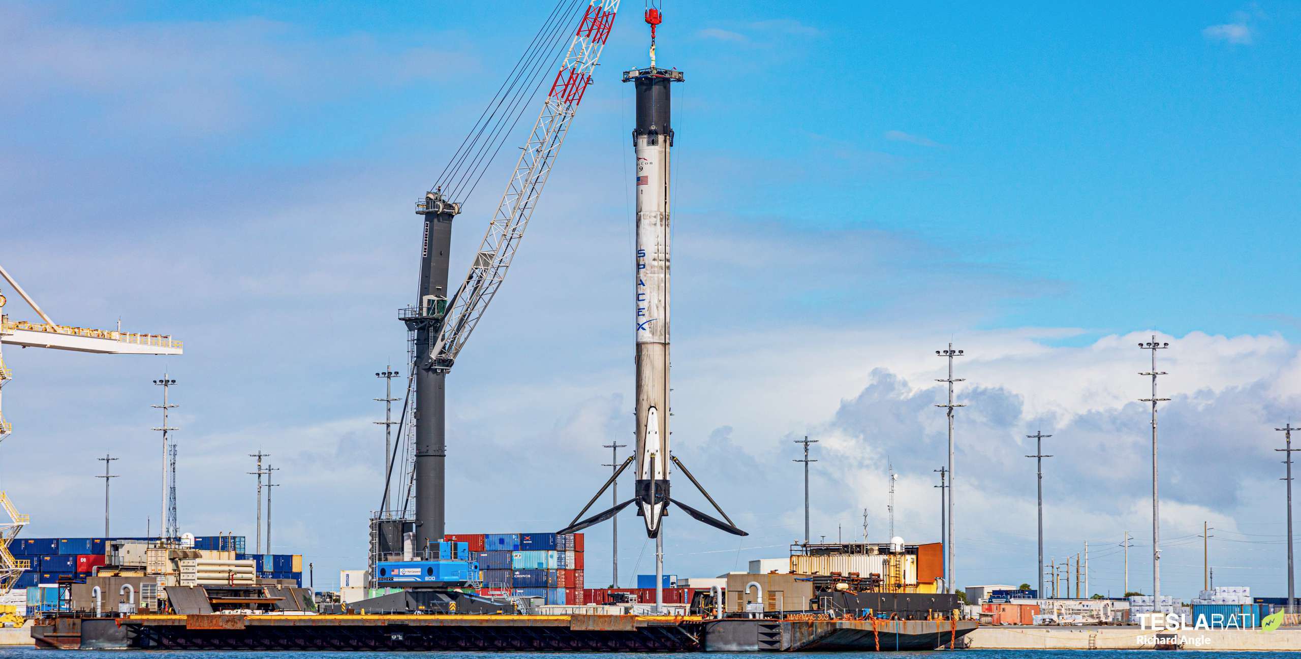 Crew-1 Falcon 9 B1061 JRTI return 112020 (Richard Angle) lift 4 crop (c)