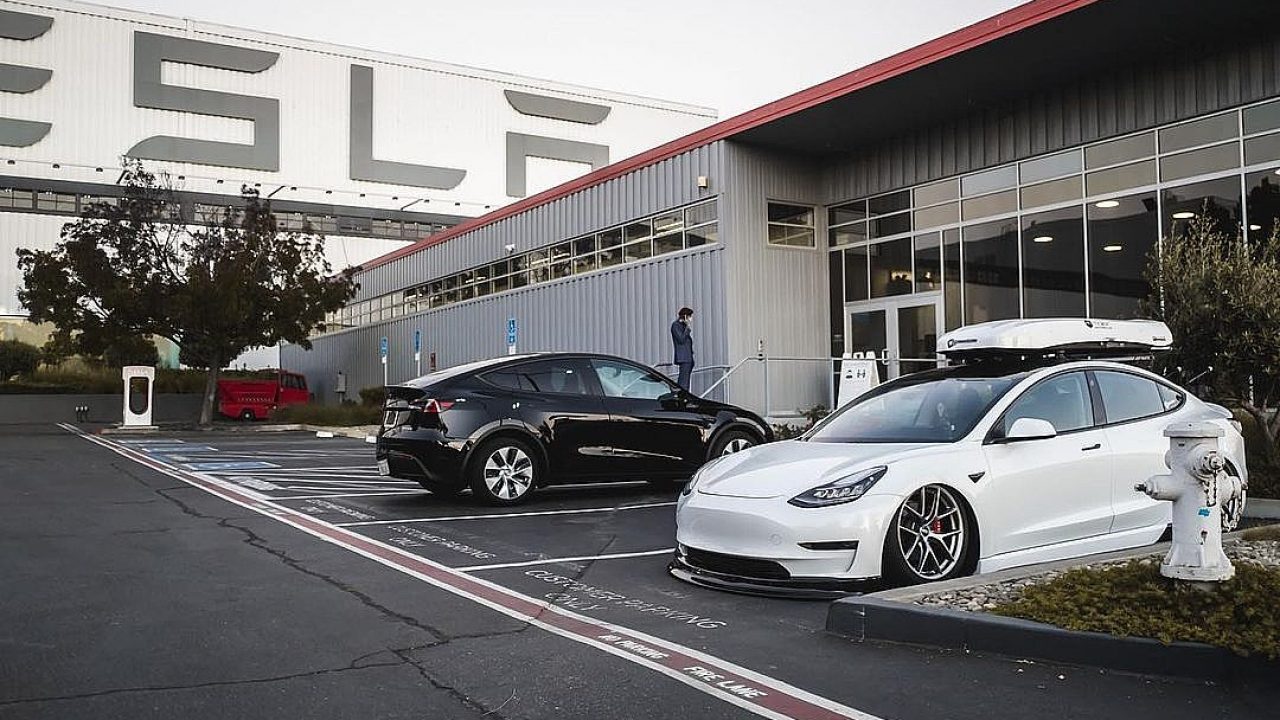 Tsla nasdaq deals