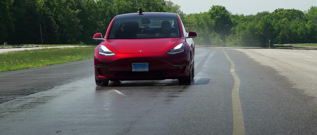 Tesla fulfills NHTSA, IIHS promise for automatic braking ahead of 2022