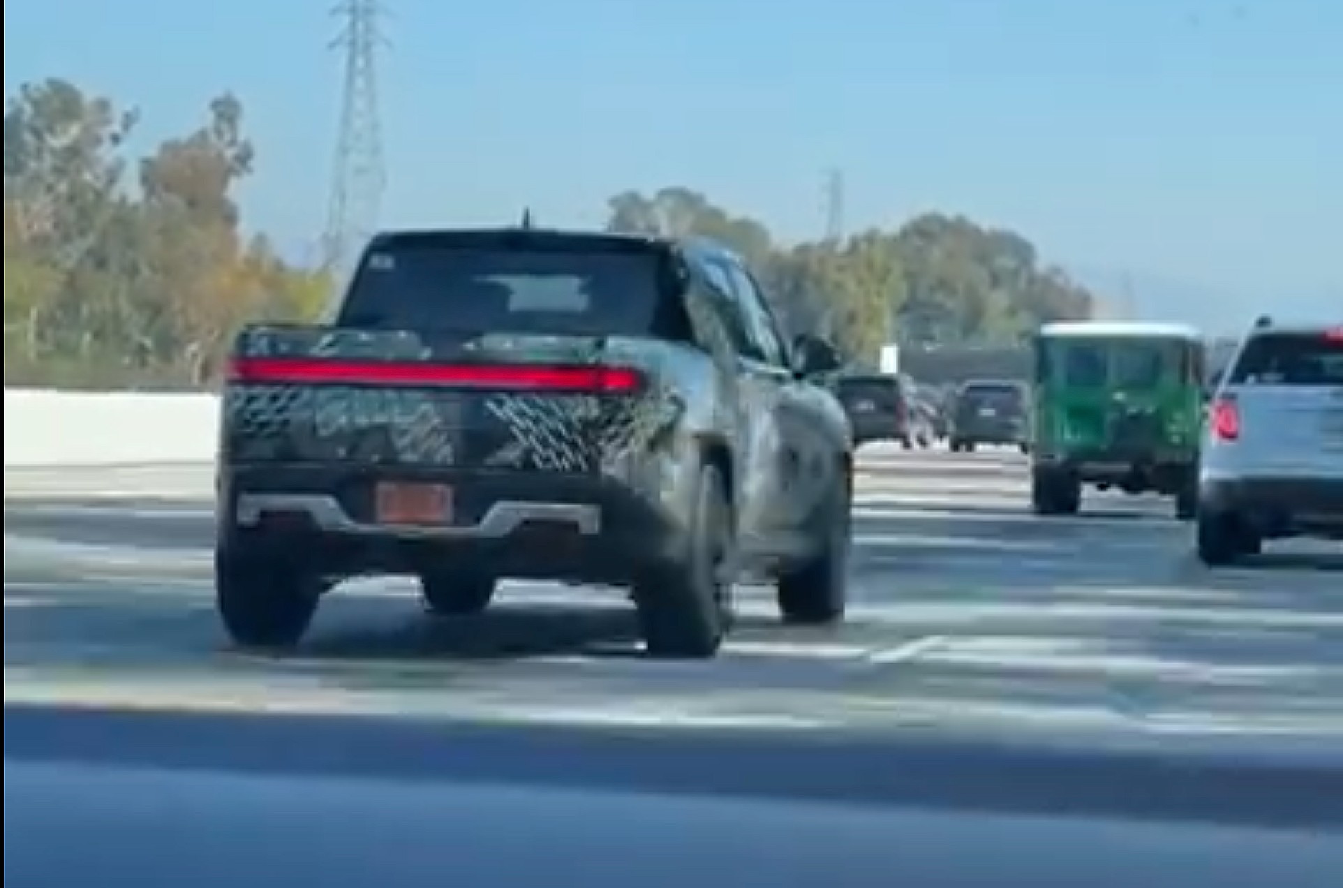 rivian-r1t-I-405-spotted-video