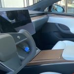 Tesla Model S Yoke steering wheel and refreshed interior (Credit: The Kilowatts)