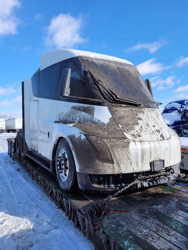 New Tesla Semi prototype spotted down and dirty in Chicago, IL - Flipboard