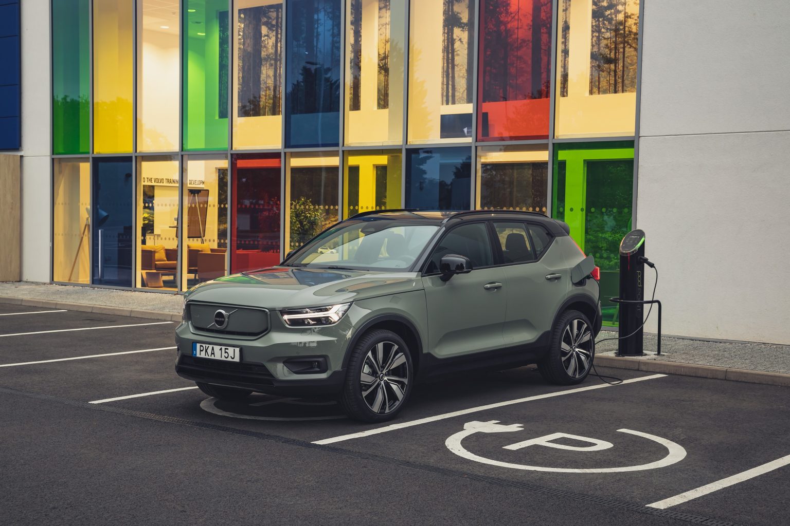 Volvo Reconsiders Fully Electric Goal for 2030 - Featured Image