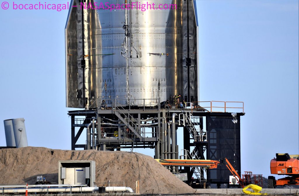 SpaceX Starship holds on to pressure and feeds Raptor engine test fire