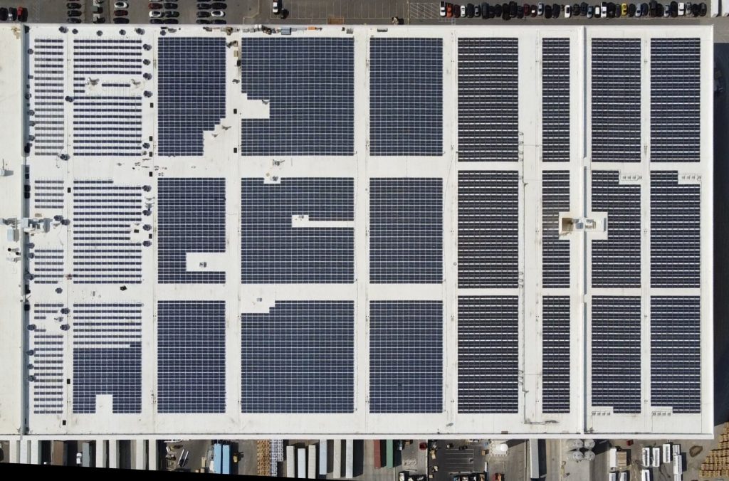 tesla-gigafactory-nevada-gets-another-batch-of-rooftop-solar-panels