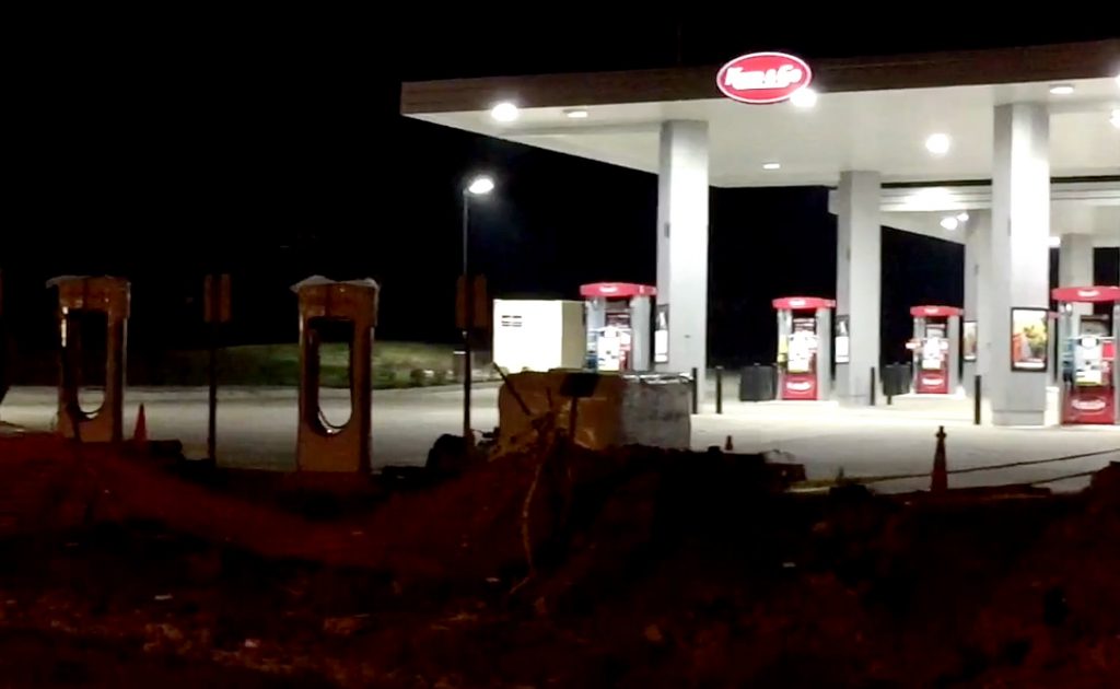 photo of Tesla Superchargers to join gas pumps in fuel retailer chain Kum & Go’s I-44 outlet image