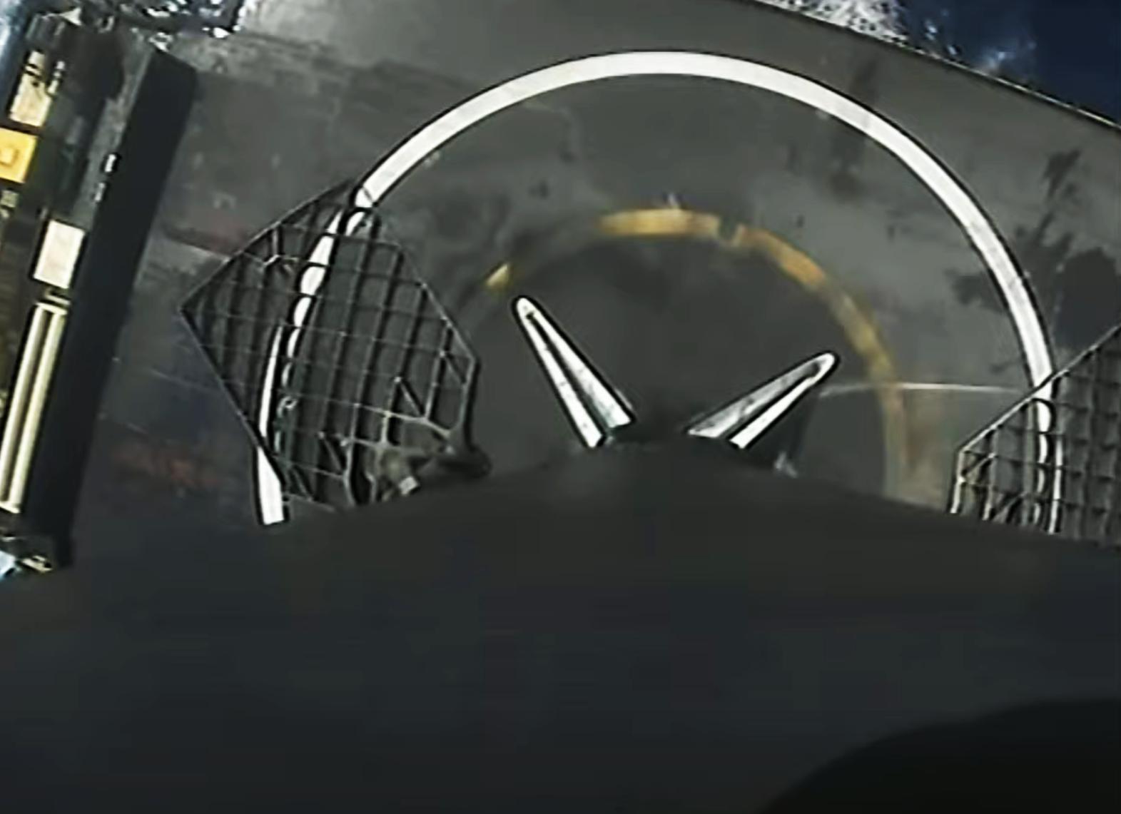Starlink-25 Falcon 9 B1049 LC-39A 050421 webcast (SpaceX) landing 4