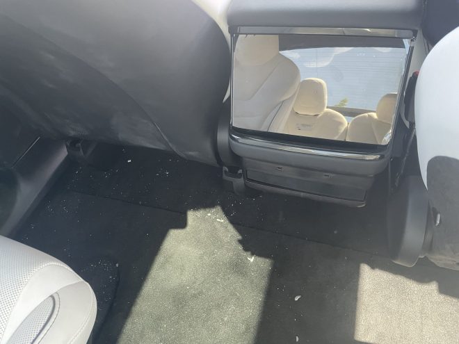 model-x-plaid-rear-screen