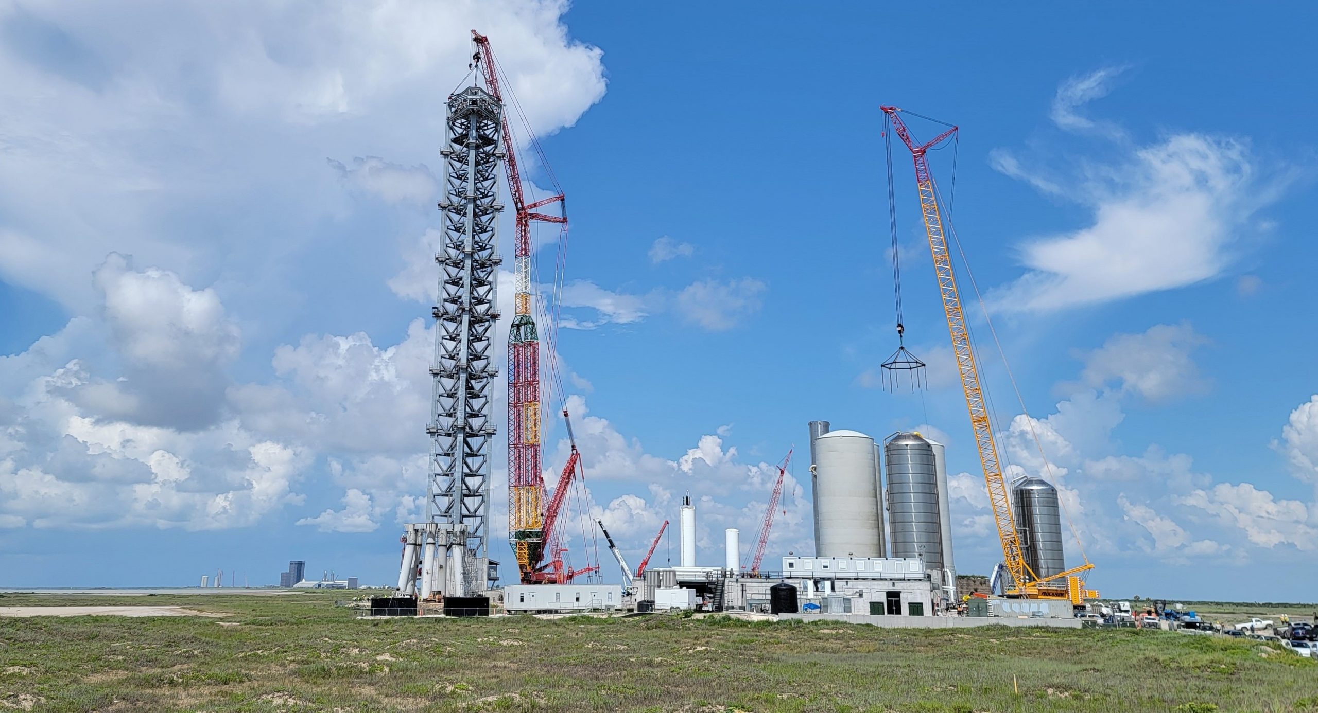 Starship Boca Chica 072821 (@StarshipGazer) orbital tower final stack 2 crop
