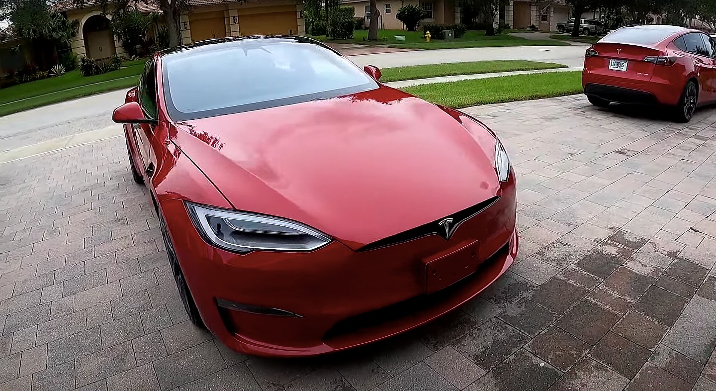 Tesla Model S Plaid at 20% battery after 40 quarter-mile runs is