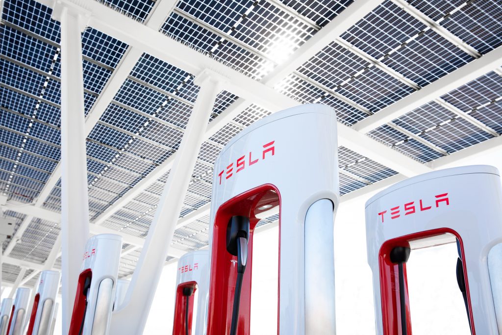 UPDATED Tesla’s Santa Monica Supercharger opens, Musk revises plans for diner and drive-in