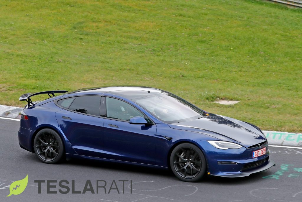 Tesla Model S Plaid, das wieder auf dem Nürburgring entdeckt wurde, zi