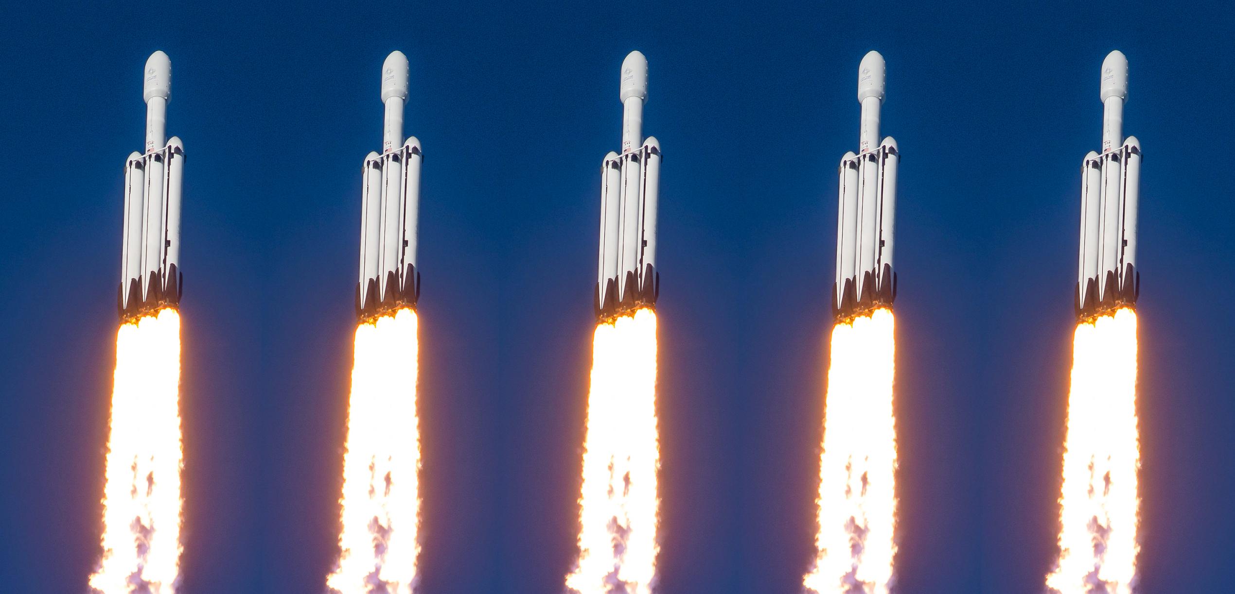 Falcon Heavy Arabsat 6A liftoff (SpaceX) 5X (c)