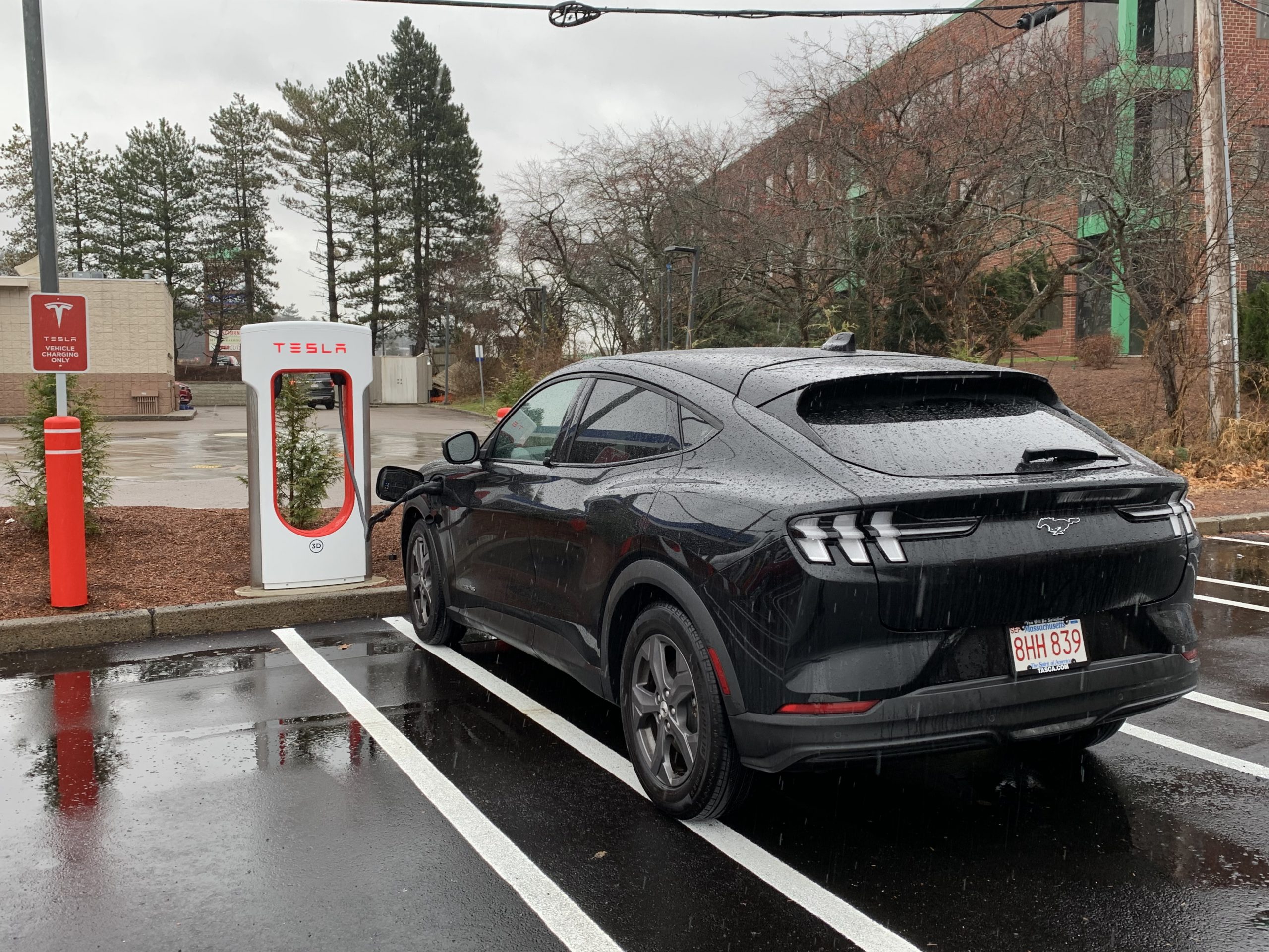 UPDATED Tesla Supercharger Appears To Successfully Charge A Ford 