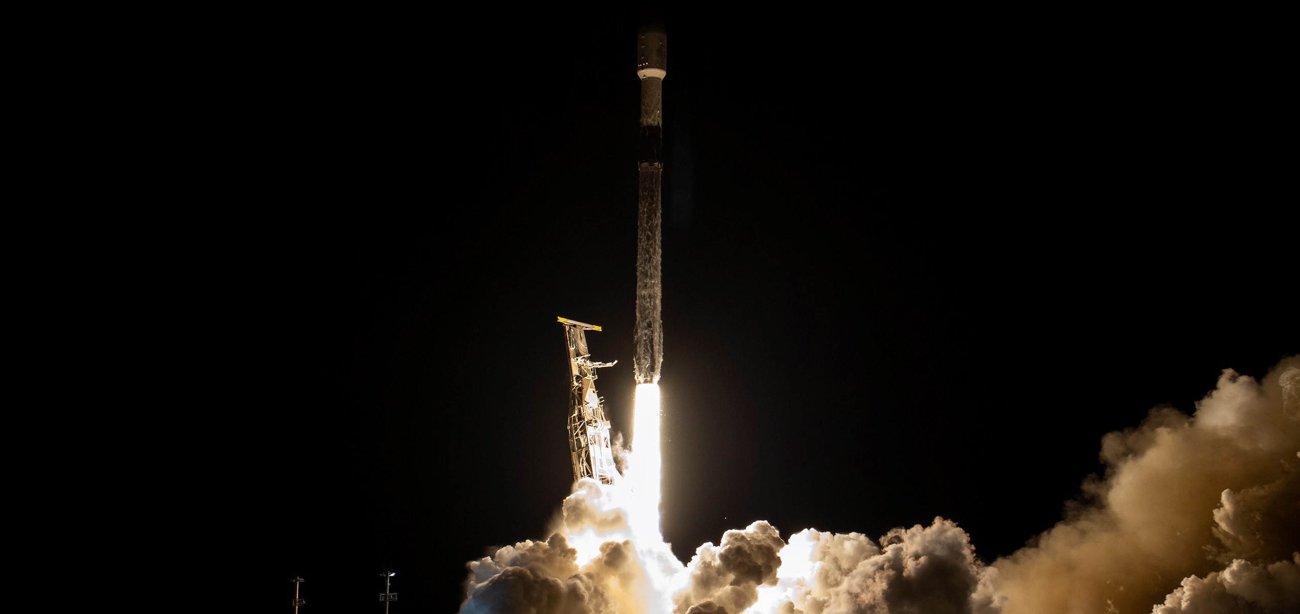 Starlink 4-4 F9 B1051 SLC-4E 121821 (SpaceX) launch 1 crop