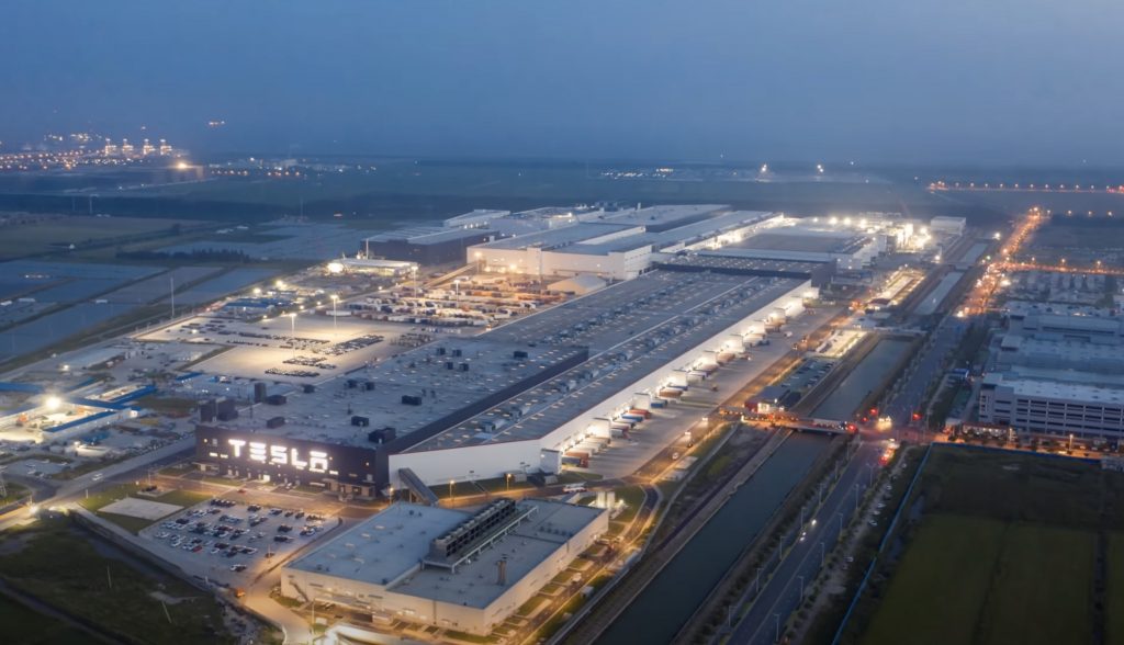 Tesla to keep Giga Shanghai workers in closed-loop setup even as Covid lockdowns end Auto Recent