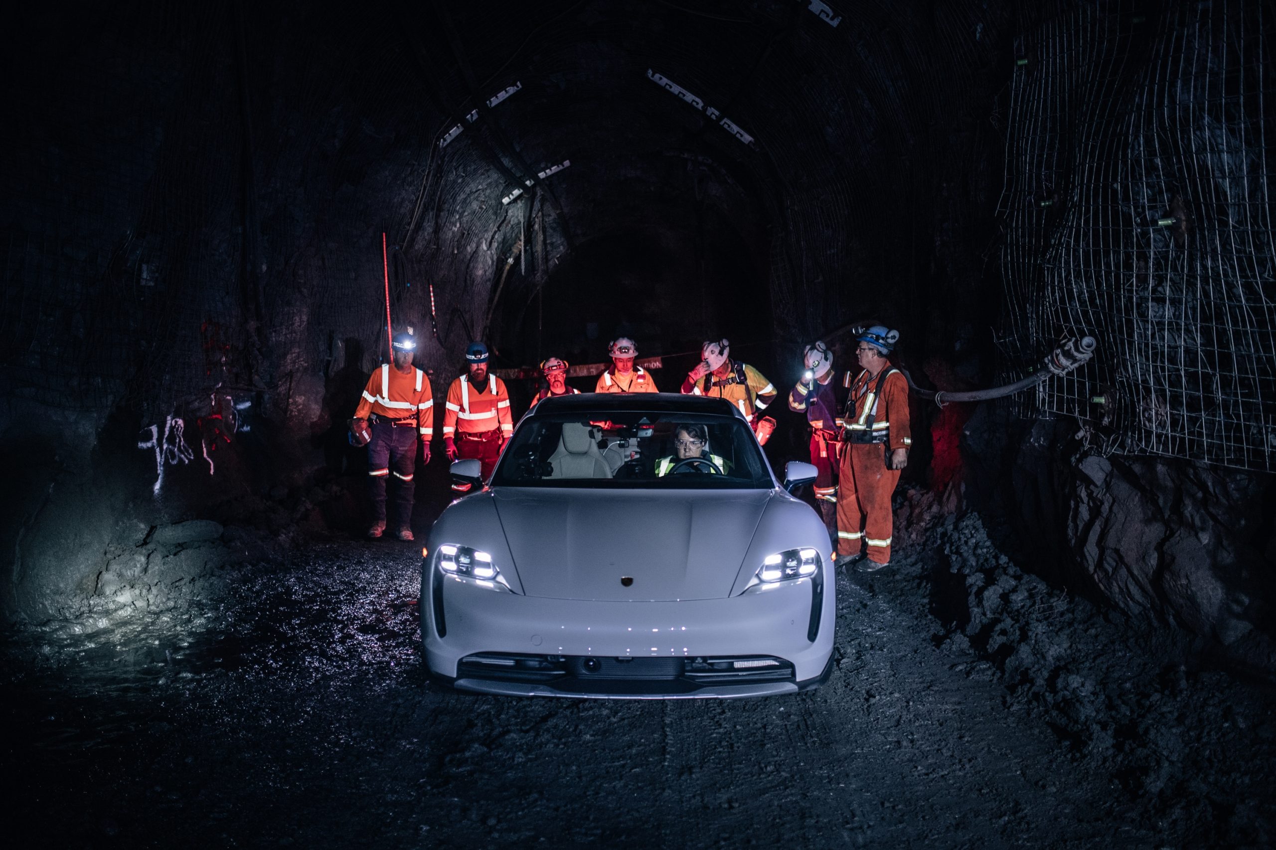 3_miles_up_Taycan_Cross_Turismo_record_mine
