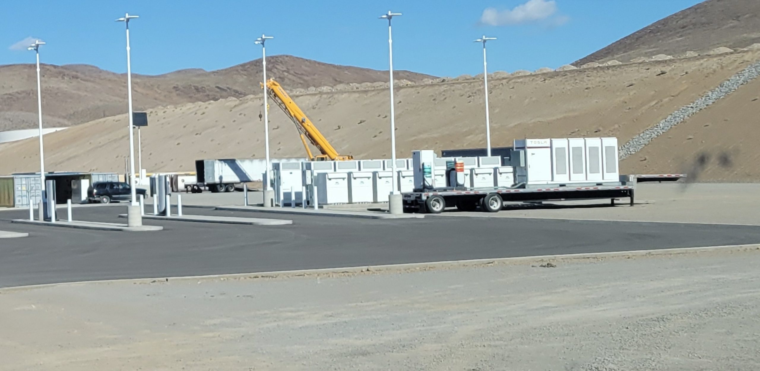 tesla-semi-mobile-megacharger-giga-nevada-photos-2