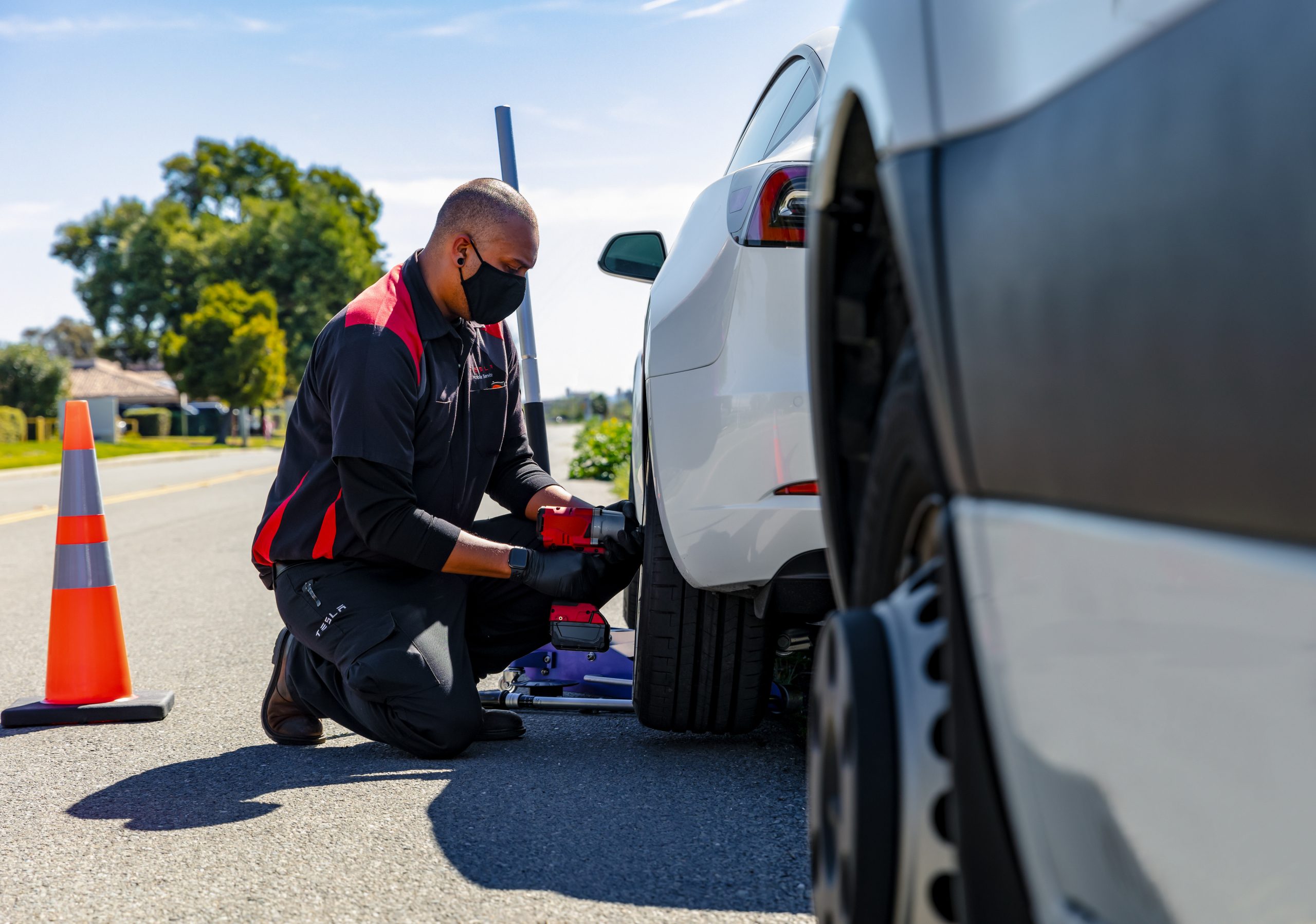 tesla service tech