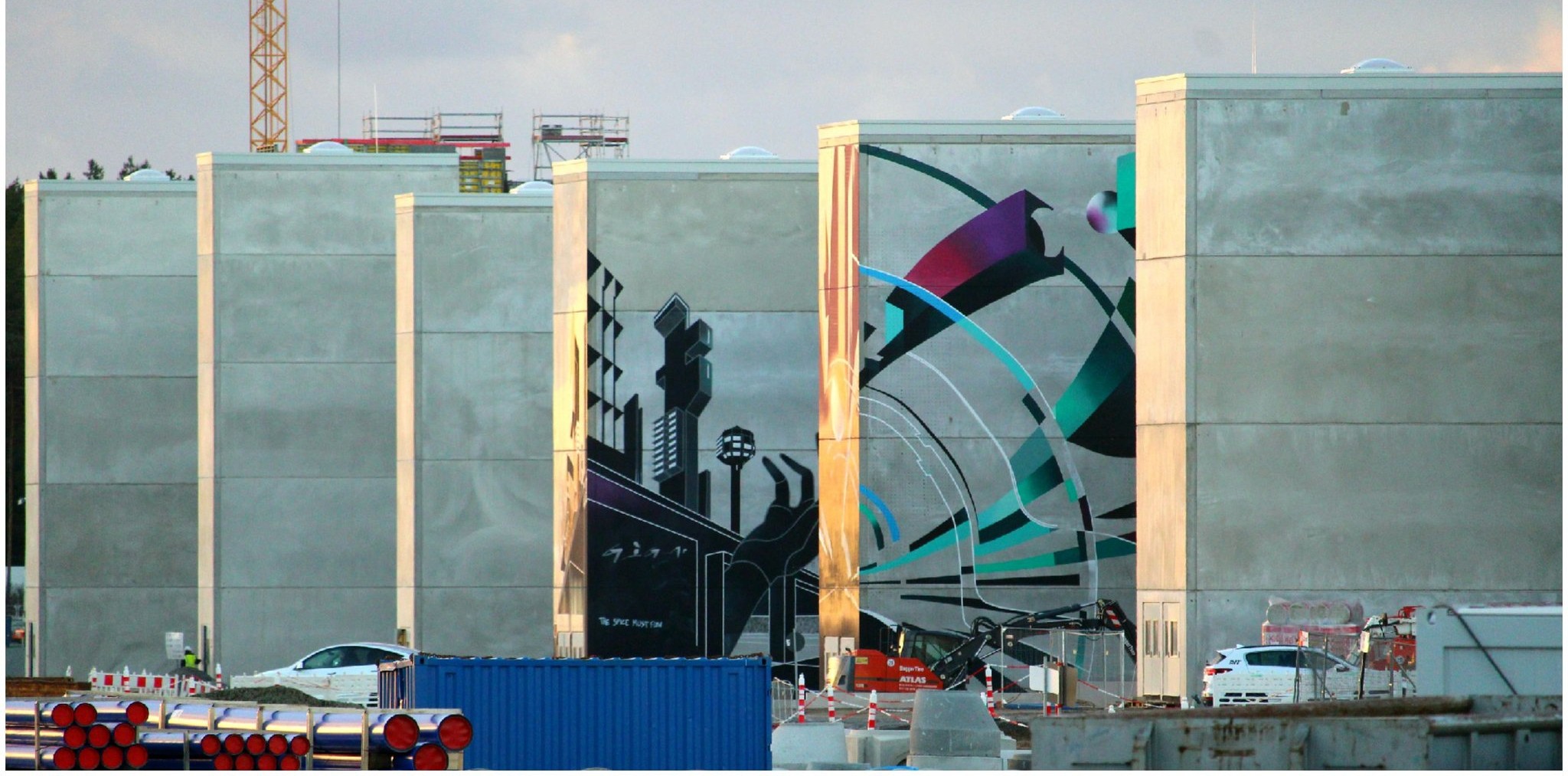 giga-berlin-facade-art-2