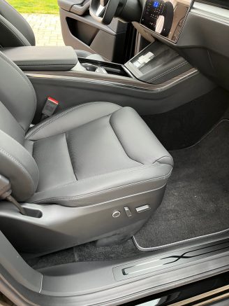 model-x-five-seat-front