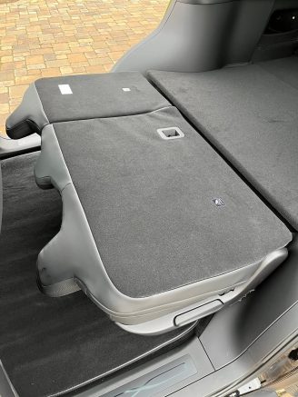 model-x-second-row-seats