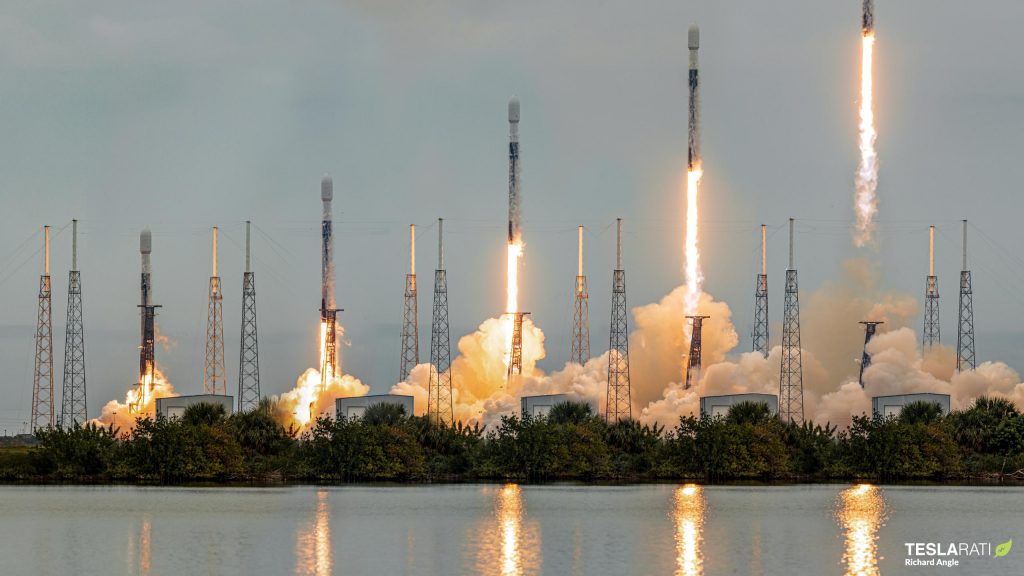 Двенадцатый запуск SpaceX в 2022 году, выведший на орбиту десятки спутников