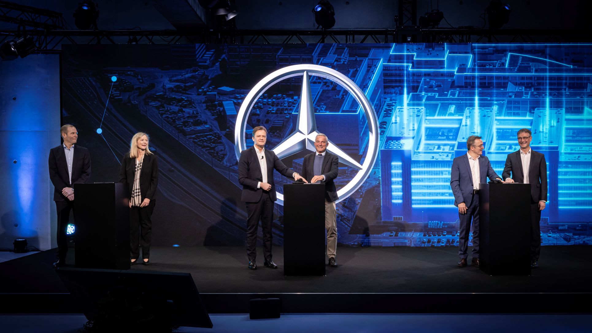Mercedes-Benz opens the Electric Software Hub, a software integr