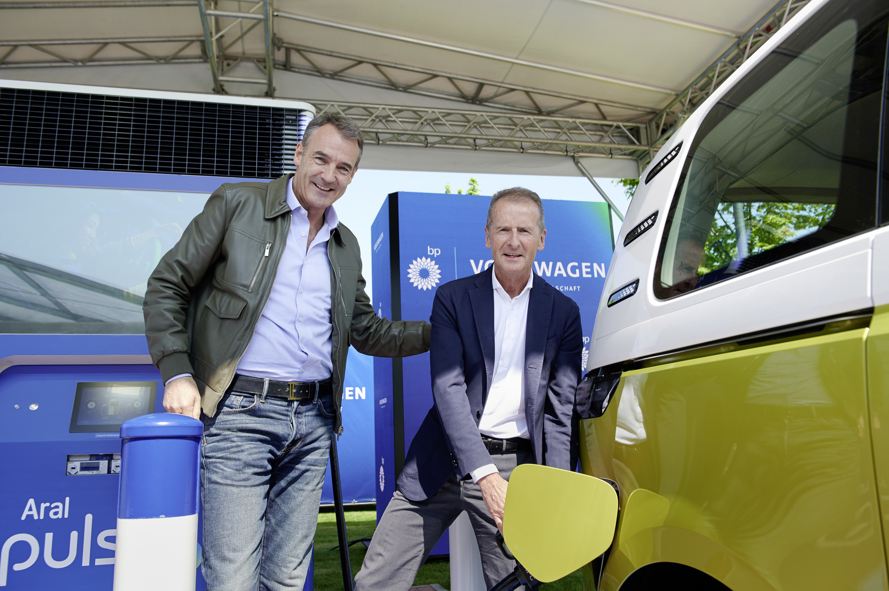 Volkswagen Group and bp launch strategic partnership to rapidly