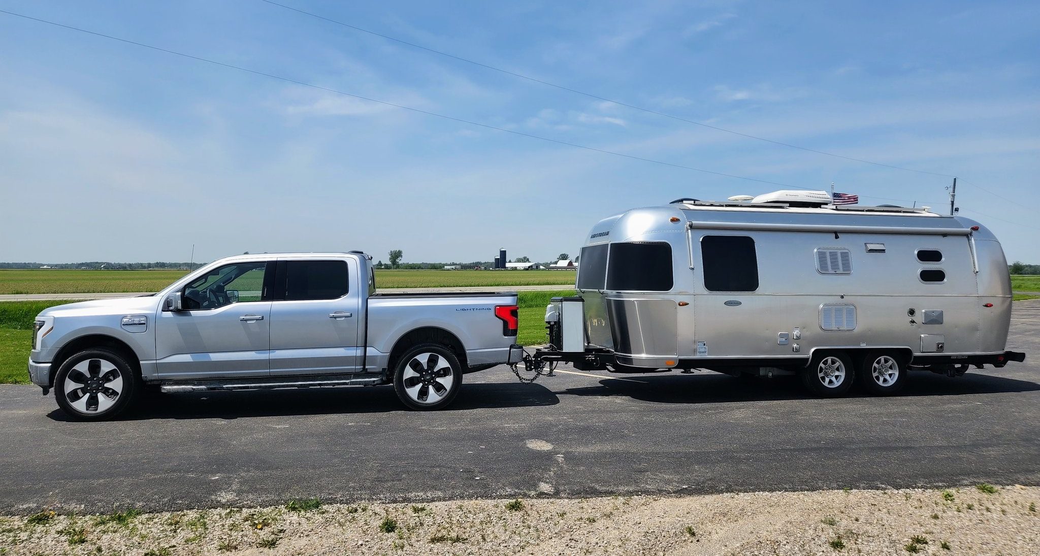 Ford-F150-Lightning-Airstream-Towing