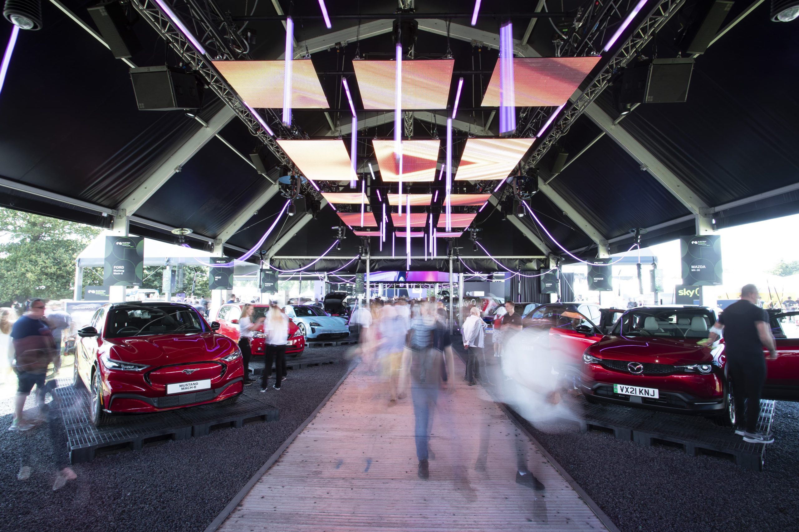 Watch an electric 'fan car' beat every car ever at Goodwood Hill