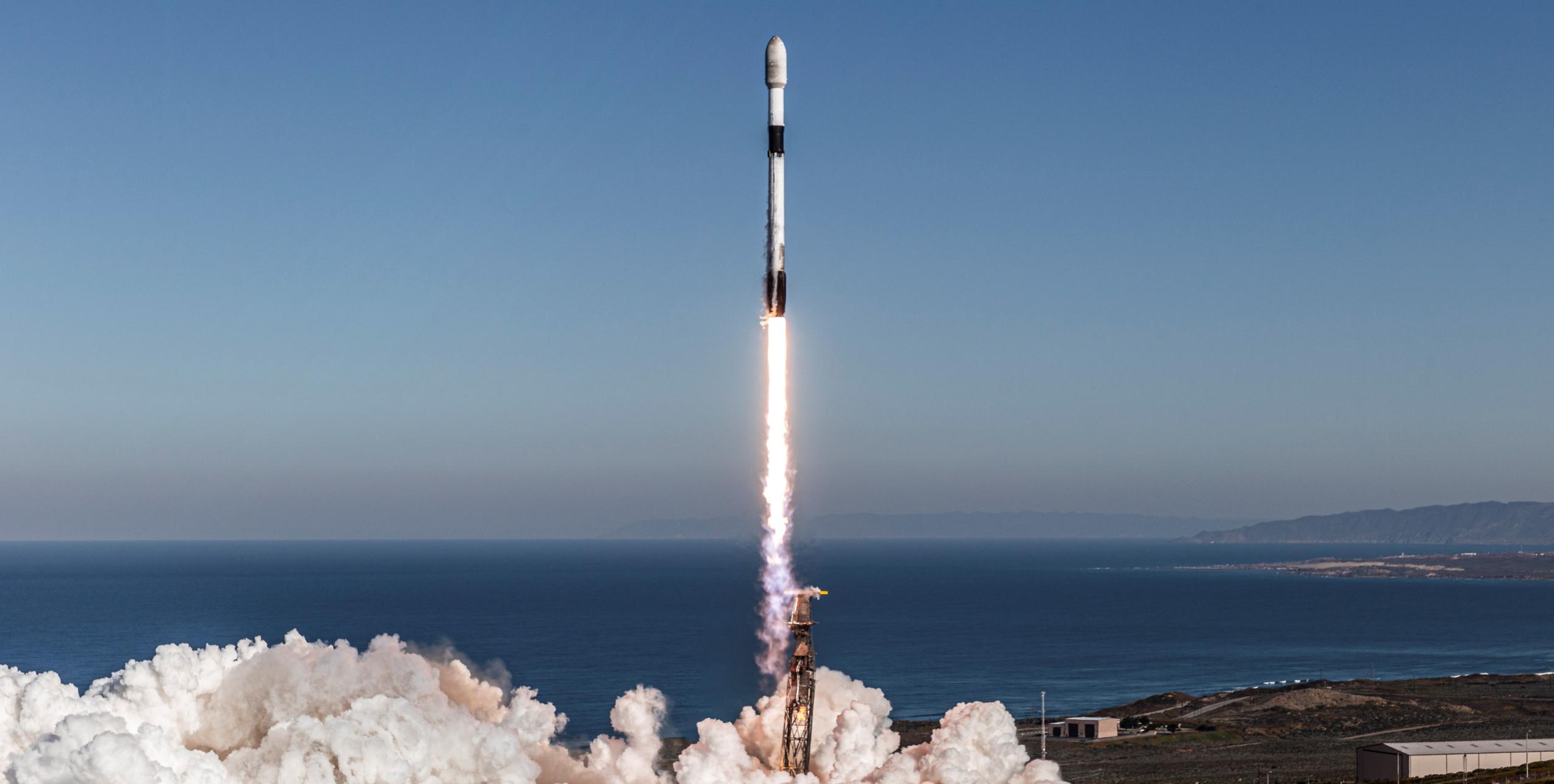 Starlink 4-11 F9 B1063 SLC-4E 022522 (SpaceX) launch 1 crop (c)