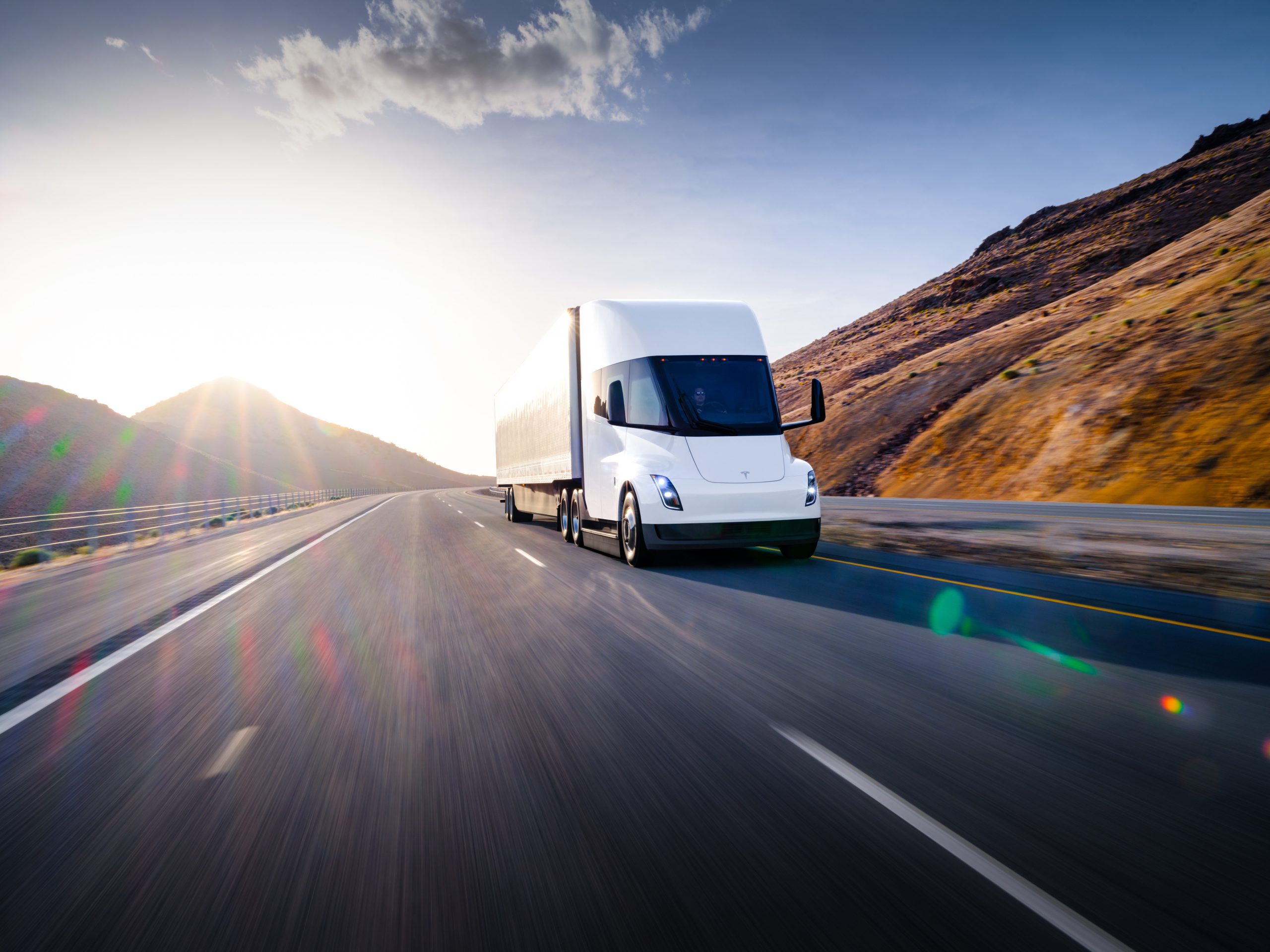 Tesla partage de nouvelles photos du Tesla Semi. Livraison prochaine ?