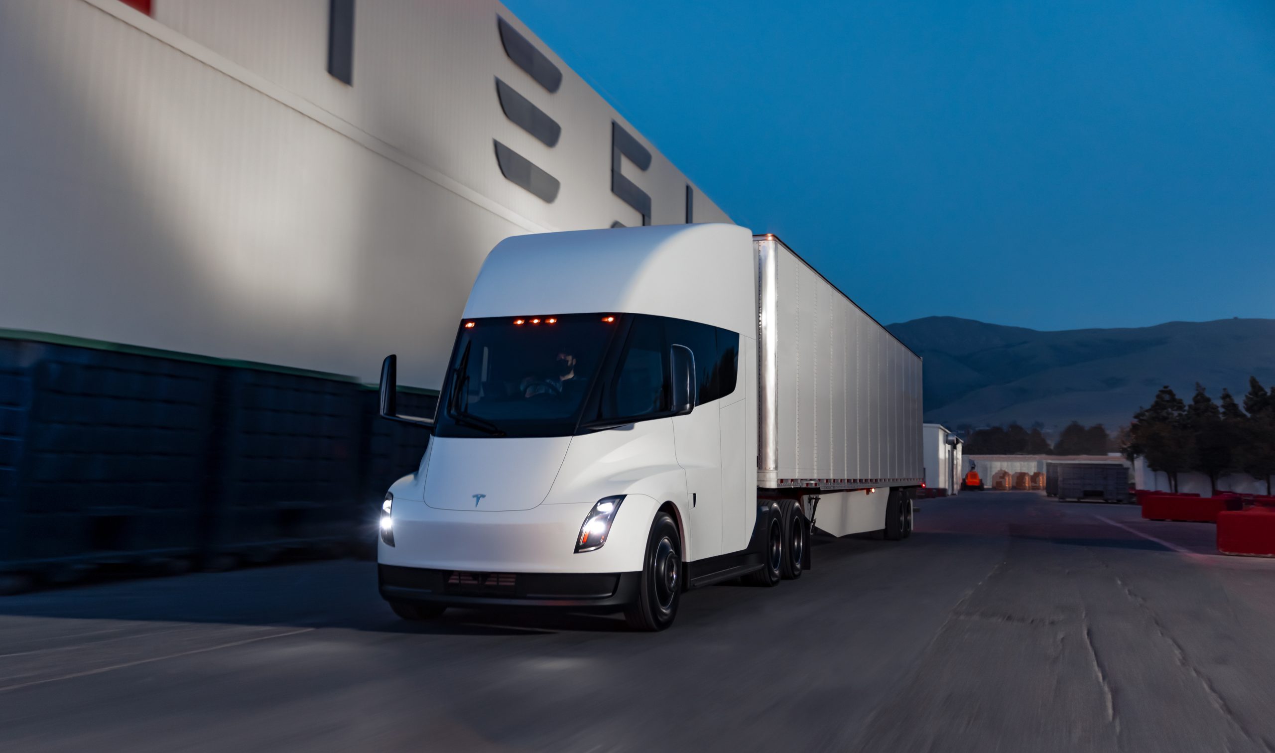 Tesla partage de nouvelles photos du Tesla Semi. Livraison prochaine ?